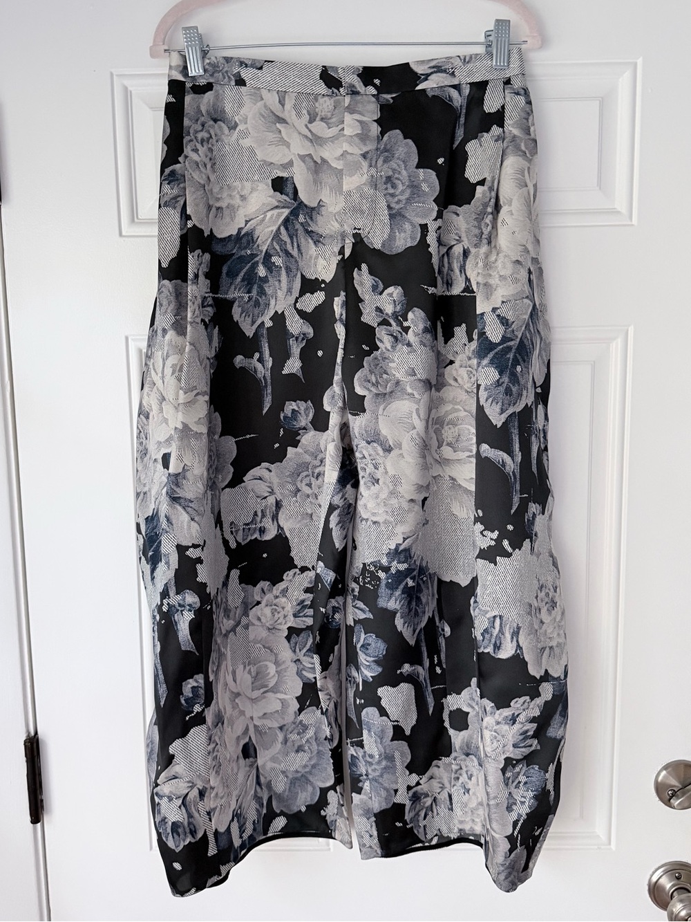 NWT BIYAN SIZE M floral print 100% silk pants balloon cropped length black‎ grey
